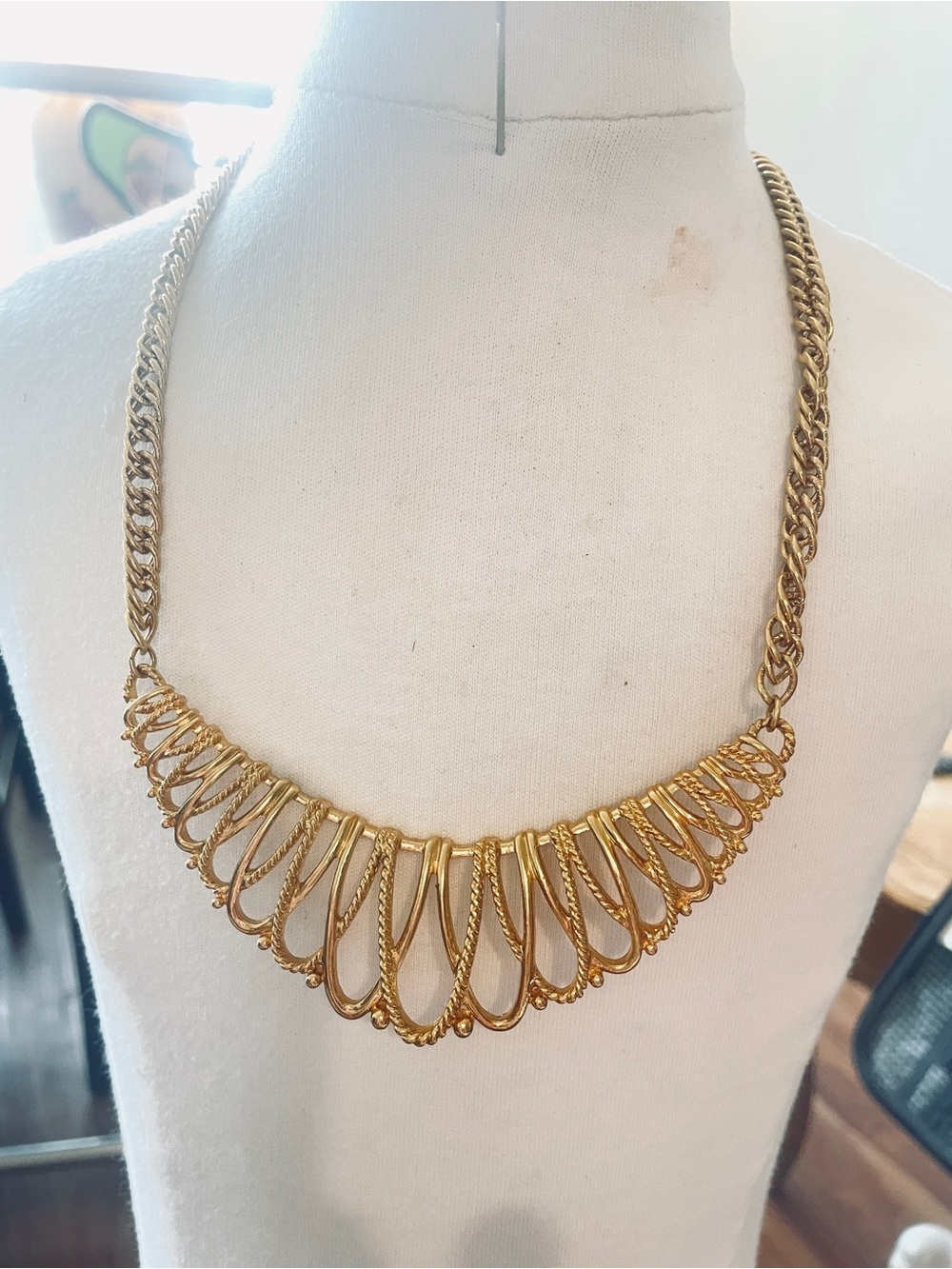 vintage Avon "Gilded Mesh" openwork collar bib necklace